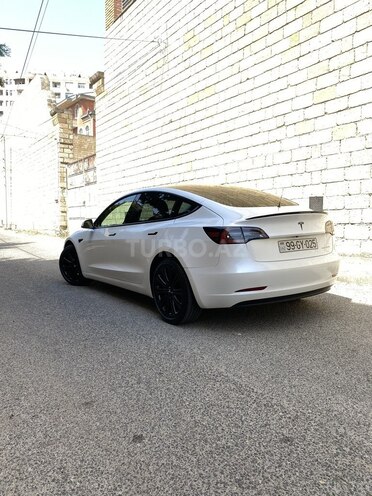 Tesla Model 3-10