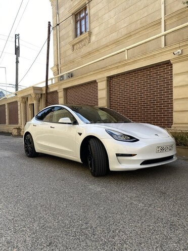 Tesla Model 3-11