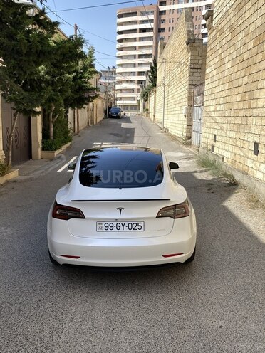 Tesla Model 3-3