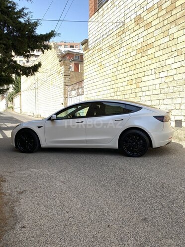 Tesla Model 3-5