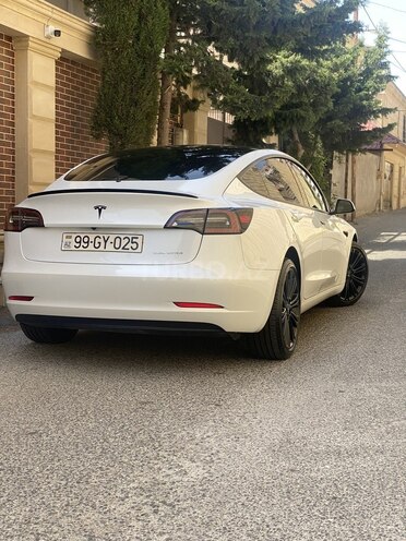 Tesla Model 3-7