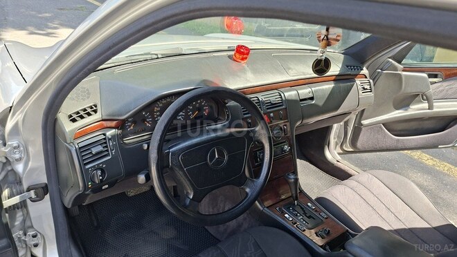 Mercedes E 230 1997, 417,828 km - 2.3 l - Balakən