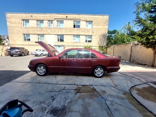 Mercedes E 240 1999, 300,000 km - 2.6 л - Sabirabad