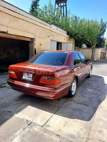 Mercedes E 240 1999, 300,000 km - 2.6 л - Sabirabad