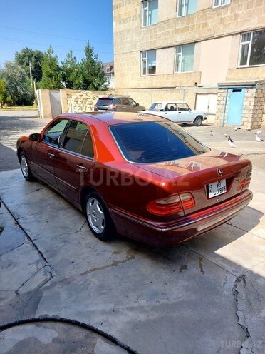 Mercedes E 240 1999, 300,000 km - 2.6 л - Sabirabad
