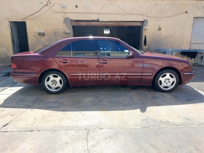 Mercedes E 240 1999, 300,000 km - 2.6 л - Sabirabad