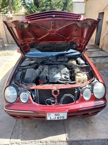 Mercedes E 240 1999, 300,000 km - 2.6 л - Sabirabad