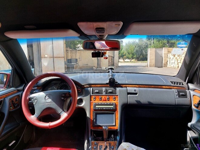 Mercedes E 240 1999, 300,000 km - 2.6 л - Sabirabad