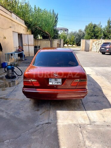 Mercedes E 240 1999, 300,000 km - 2.6 л - Sabirabad