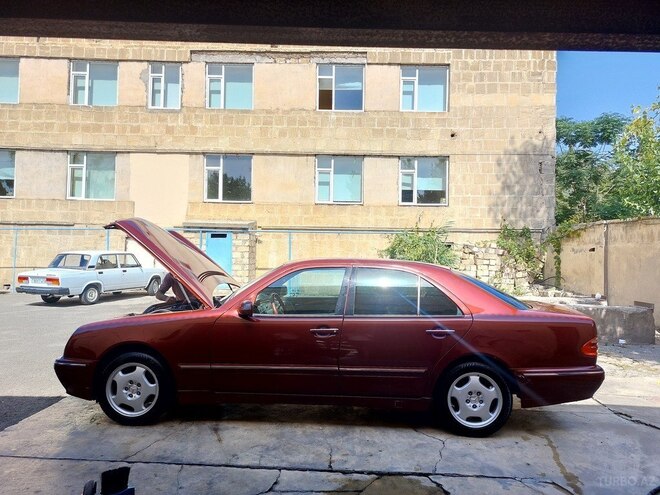 Mercedes E 240 1999, 300,000 km - 2.6 л - Sabirabad