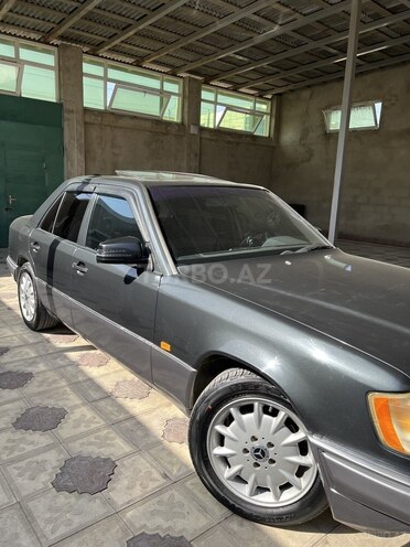 Mercedes E 200 1995, 321,000 km - 2.0 l - Sumqayıt