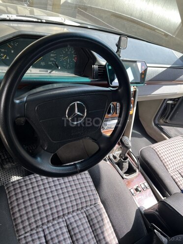 Mercedes E 200 1995, 321,000 km - 2.0 l - Sumqayıt