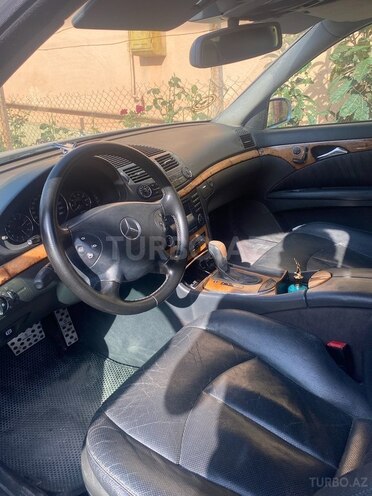 Mercedes E 240 2002, 318,470 km - 2.6 l - Bakı