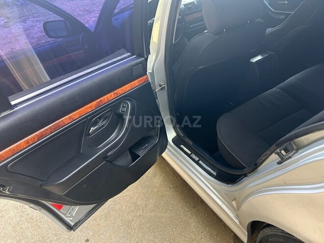 BMW 523 1996, 265,557 km - 2.5 l - Astara
