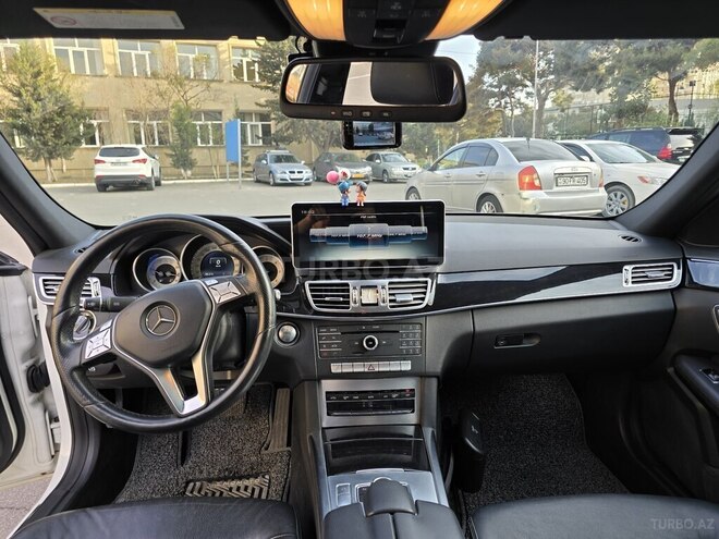 Mercedes E 220-11