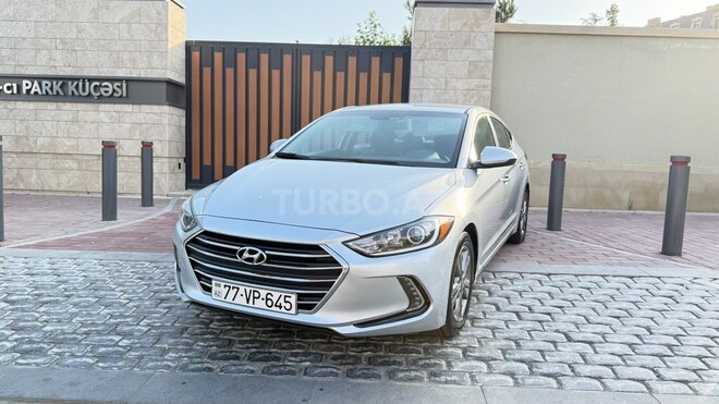 Hyundai Elantra-1