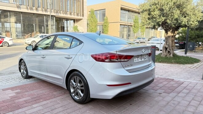 Hyundai Elantra-2
