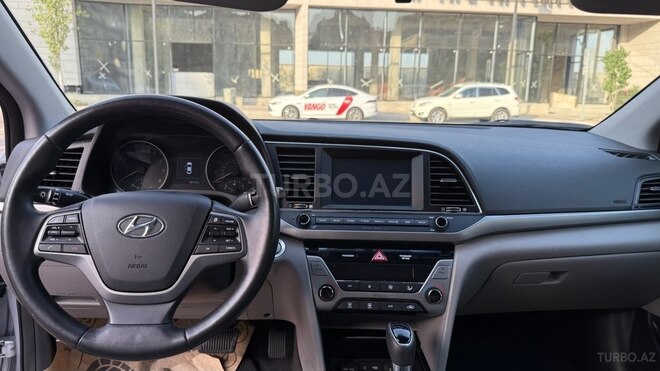 Hyundai Elantra-3