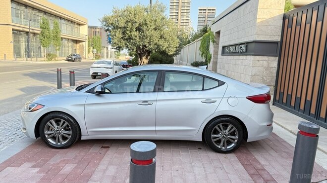 Hyundai Elantra-5