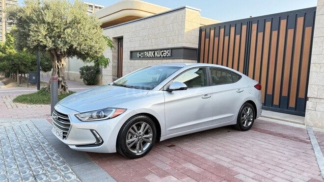 Hyundai Elantra-4