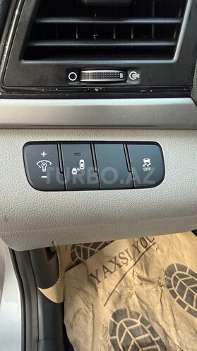 Hyundai Elantra-13