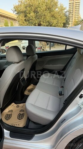 Hyundai Elantra-18