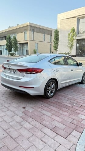 Hyundai Elantra-17