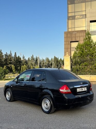 Nissan Tiida-4