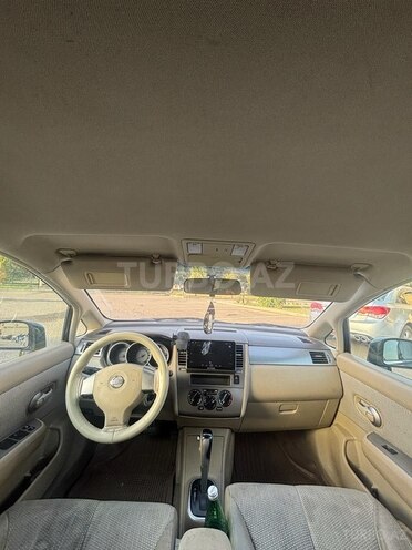Nissan Tiida-10