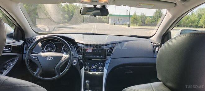 Hyundai Sonata-14
