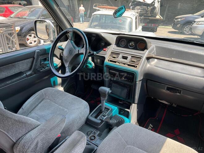 Mitsubishi Pajero-5