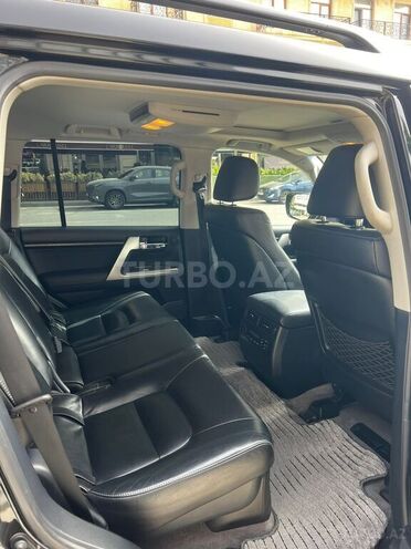 Toyota Land Cruiser-8