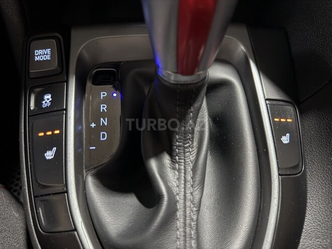 Hyundai Veloster-23