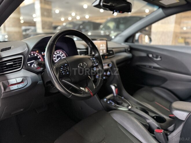 Hyundai Veloster-12
