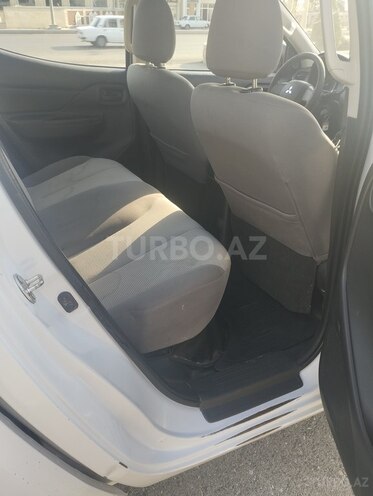 Mitsubishi L200-7