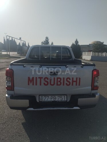 Mitsubishi L200-2