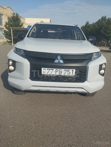 Mitsubishi L200-1