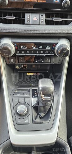 Toyota RAV4-11