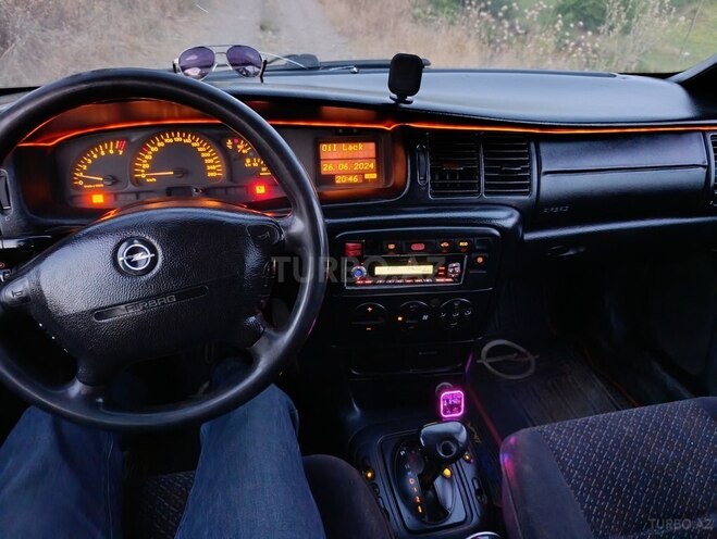 Opel Vectra 1996, 261,232 km - 2.0 l - Quba