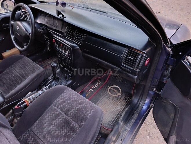 Opel Vectra 1996, 261,232 km - 2.0 l - Quba