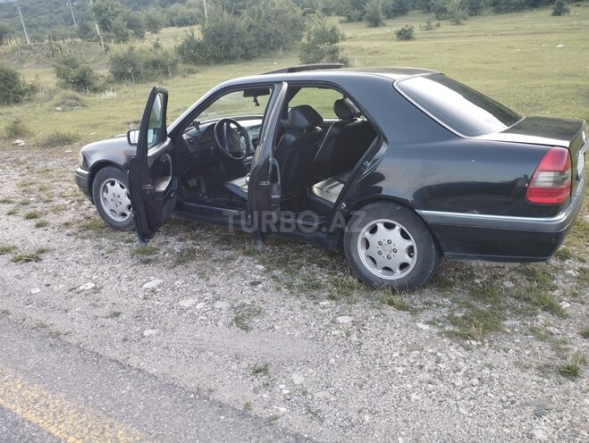 Mercedes C 220 1995, 547,134 km - 2.2 l - Qusar