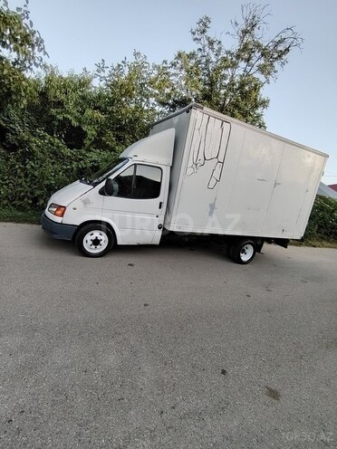 Ford Transit-9
