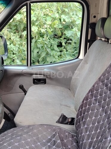 Ford Transit-12