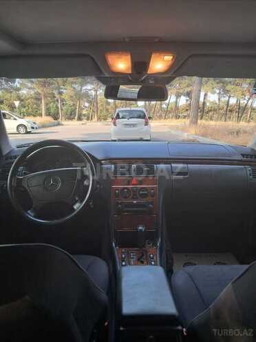 Mercedes E 240 1998, 235,000 km - 2.4 l - Bakı