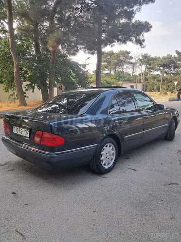 Mercedes E 240 1998, 235,000 km - 2.4 l - Bakı