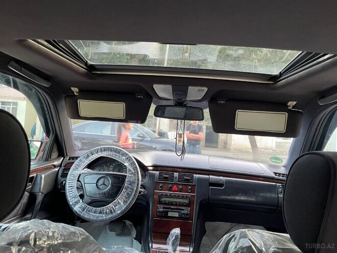 Mercedes E 230 1998, 225,566 km - 2.3 l - Bakı