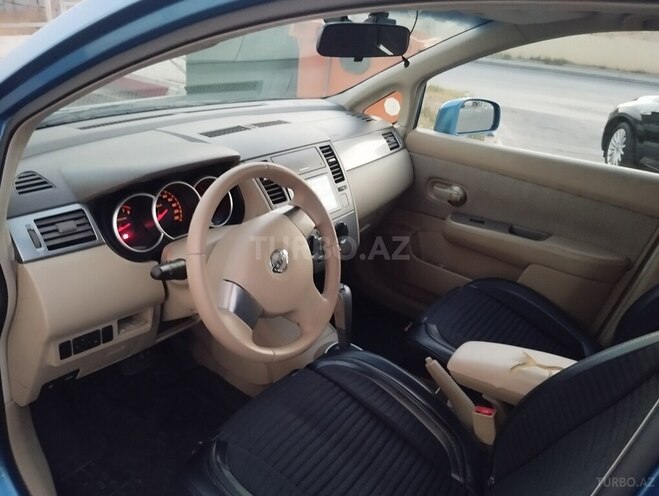 Nissan Tiida-5