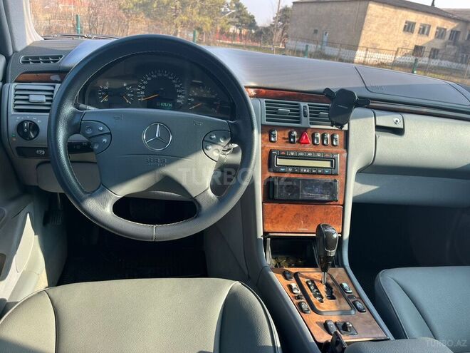 Mercedes E 320 2000, 420,000 km - 3.2 л - Masallı