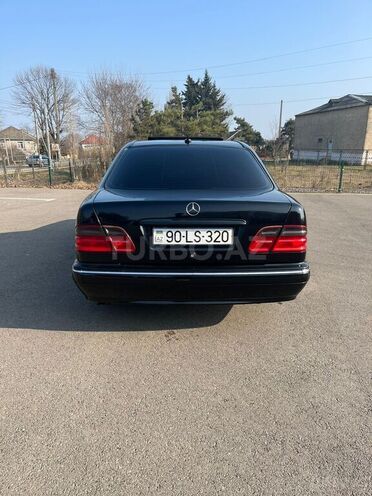 Mercedes E 320 2000, 420,000 km - 3.2 л - Masallı