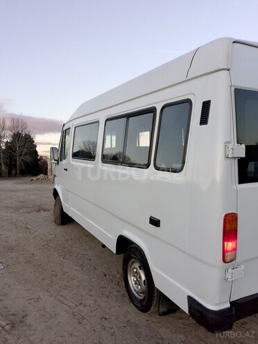 Mercedes 208 D 1993, 284,893 km - 2.3 л - Gəncə